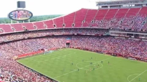 李方慧女子U型池自由式滑雪世锦赛摘银，创造奖牌新纪录