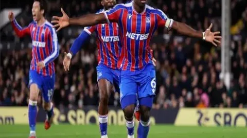 温家宝勉励大连英博：卓越表现吸引更多球迷共赴梭鱼湾